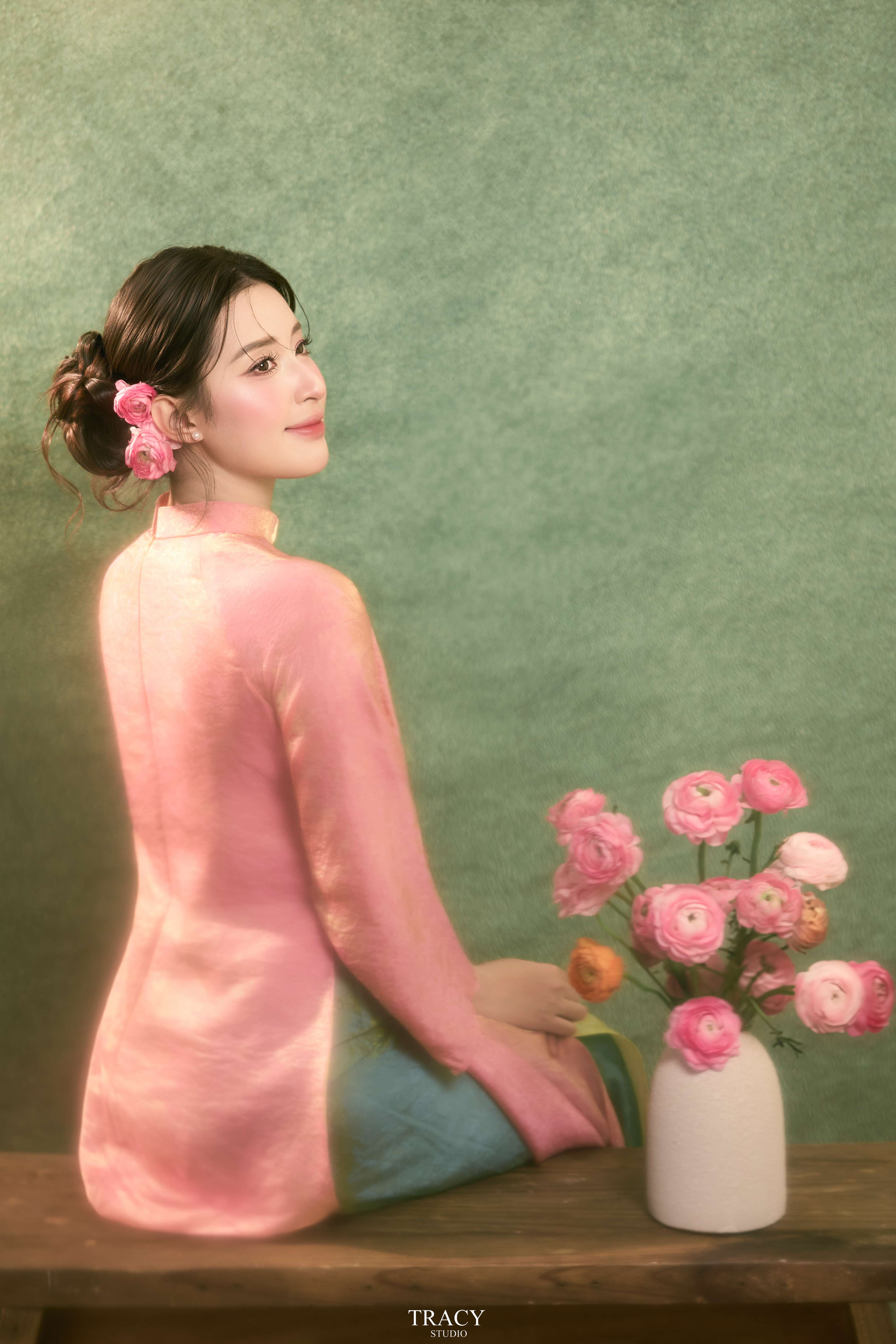 frontend/img/gallery/tinh-khoi-ao-dai-viet/tracy-studio-chup-concept-tet-diep-hong (11).jpg